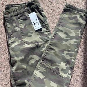 Woman army green pants size 6
